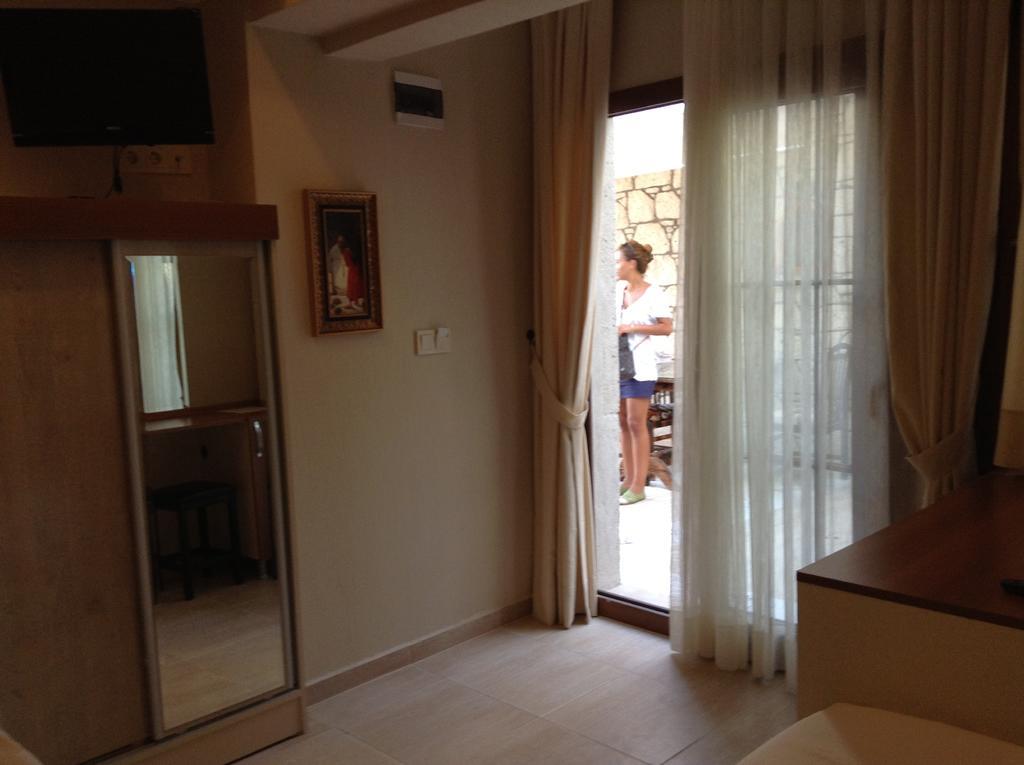 Golden Stone Butik Otel Çeşme Værelse billede