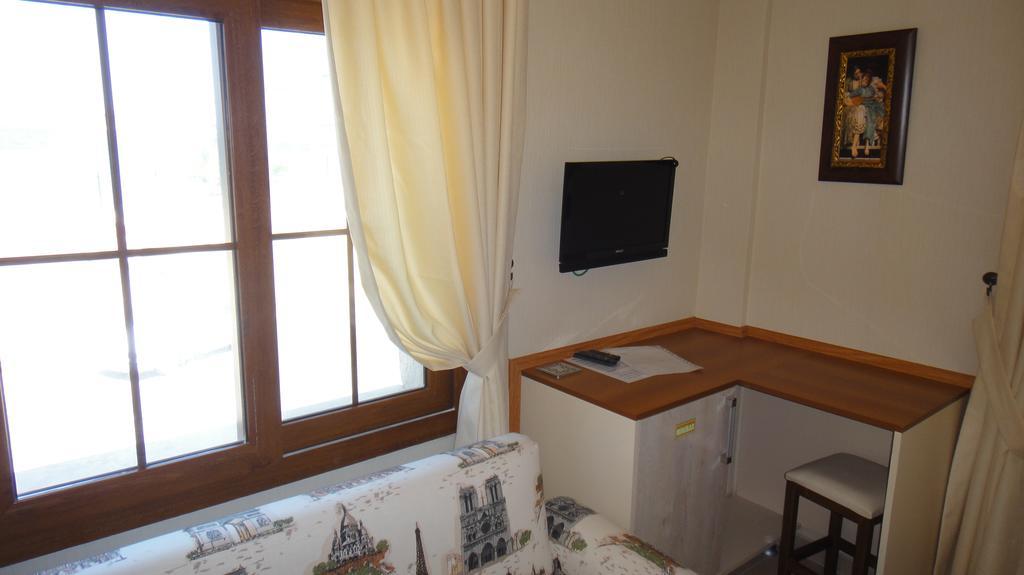 Golden Stone Butik Otel Çeşme Værelse billede